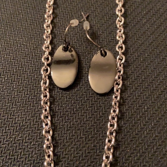 Liz Claiborne NWT Pendant Necklace in Silver and Hematite Black w/Earrings Set. - Picture 3 of 4